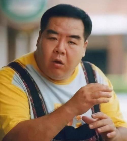 香港明星郑则仕的照片,从喜剧大师到实力派演员的蜕变之路