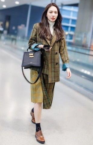 白丝袜格子裙,复古时尚的优雅演绎