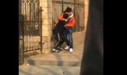 中国老公暴打女友图片,中国老公痛打女友，社会呼吁严惩家暴行为