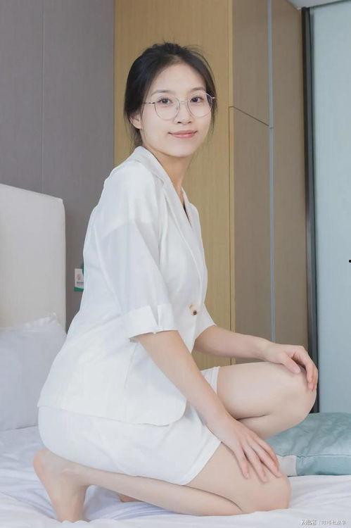 短肉色花丝袜,肉色花丝袜的时尚魅力解析